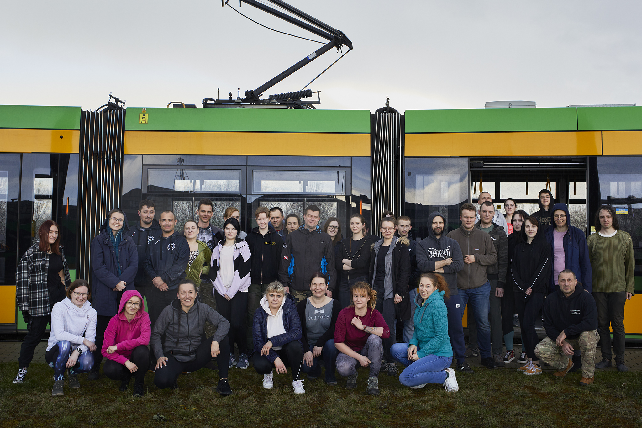 Szkolenie samoobrony w jadącym tramwaju dla firm