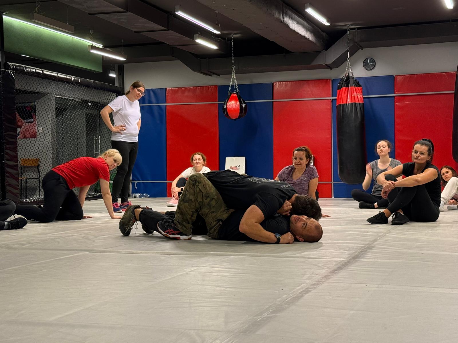 Uczestniczki kursu samoobrony – zdjęcie 2