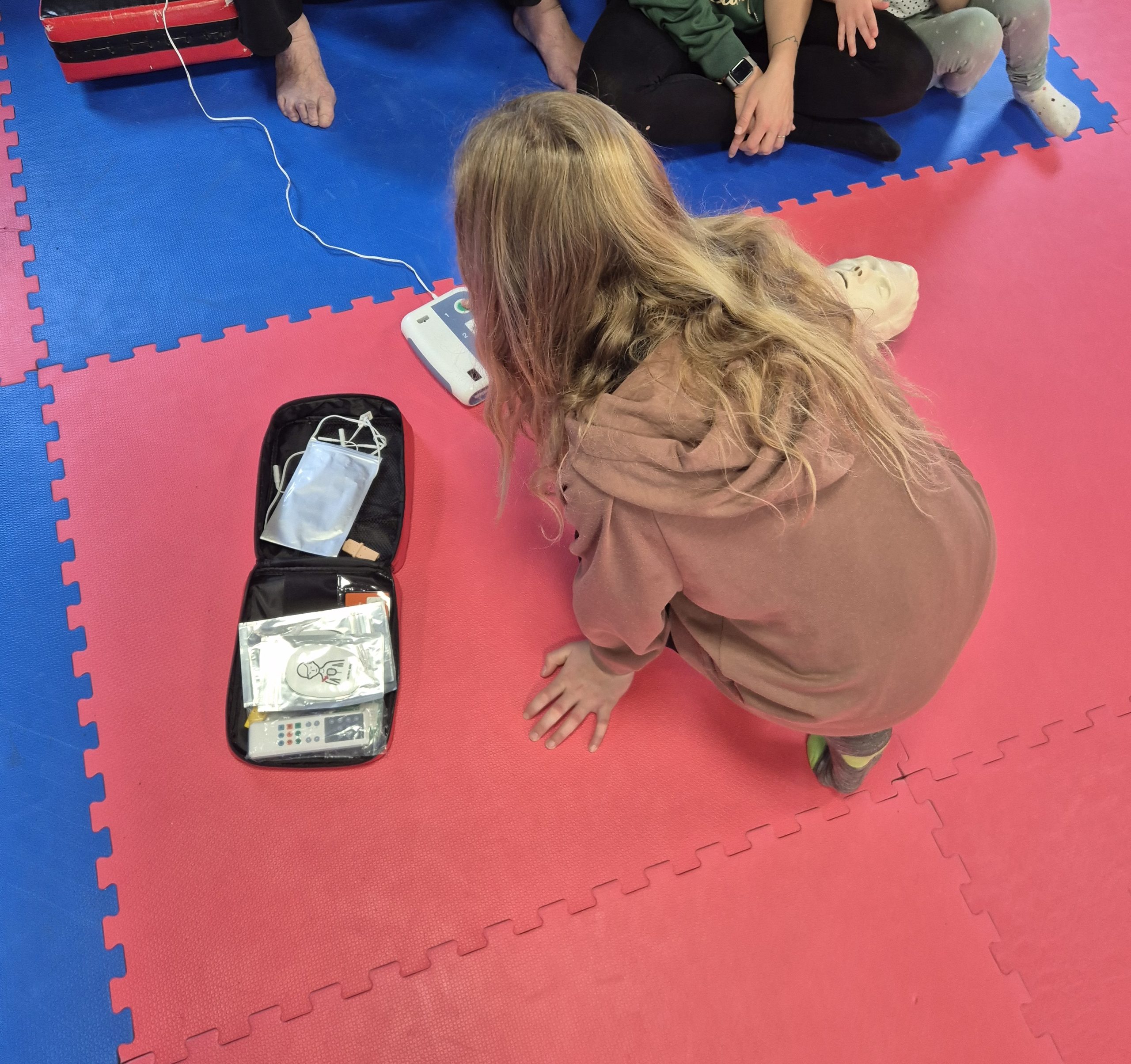 Pierwsza pomoc Poznań – nauka RKO i użycia AED dla młodzieży